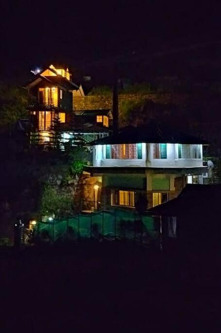 Kasauli Cascade A Cheerfull 4 Bedroom Challet エクステリア 写真