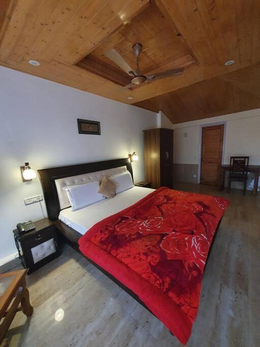 Kasauli Cascade A Cheerfull 4 Bedroom Challet エクステリア 写真