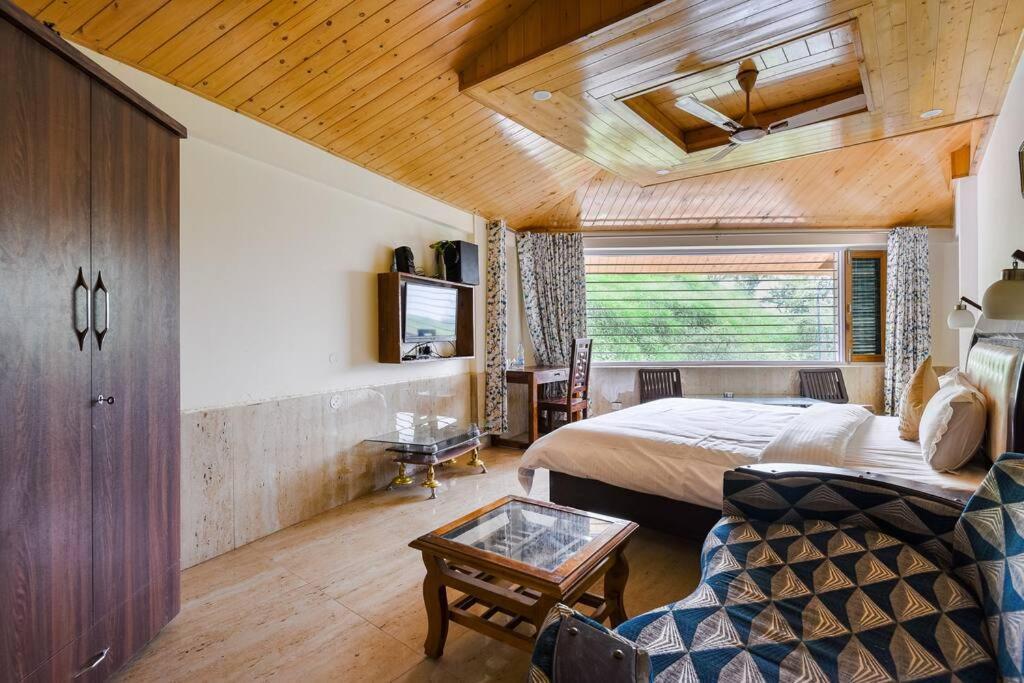 Kasauli Cascade A Cheerfull 4 Bedroom Challet エクステリア 写真