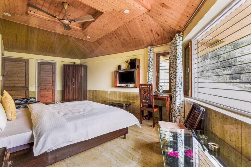Kasauli Cascade A Cheerfull 4 Bedroom Challet エクステリア 写真