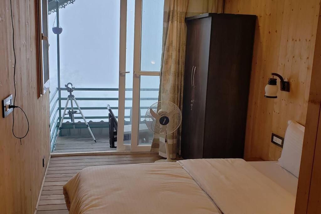 Kasauli Cascade A Cheerfull 4 Bedroom Challet エクステリア 写真