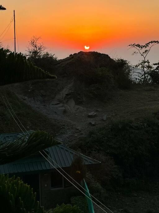 Kasauli Cascade A Cheerfull 4 Bedroom Challet エクステリア 写真