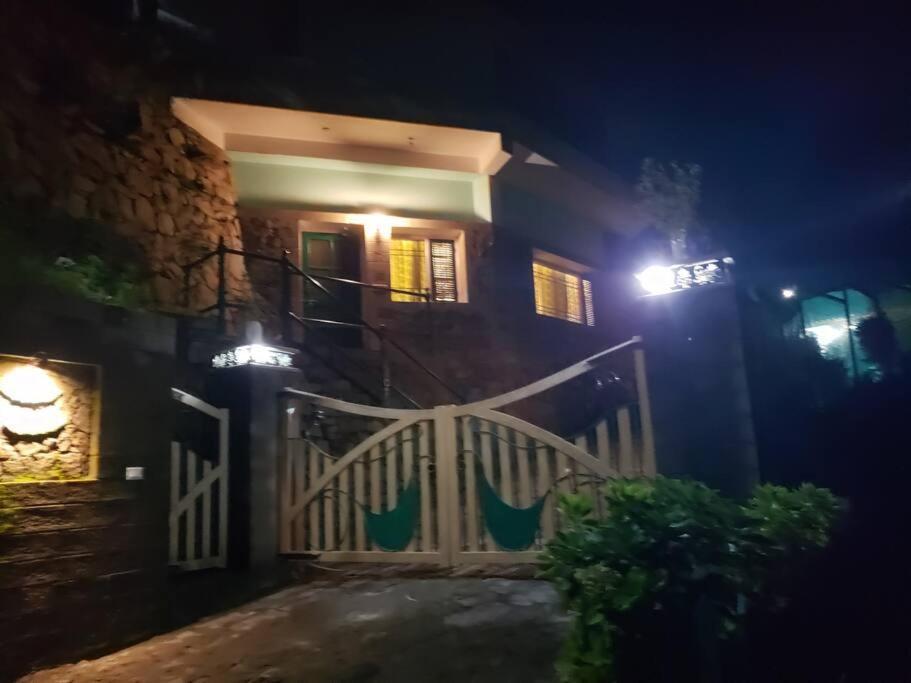Kasauli Cascade A Cheerfull 4 Bedroom Challet エクステリア 写真