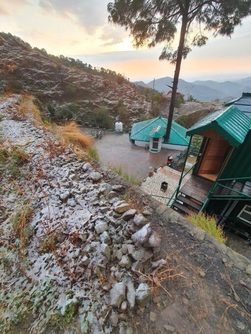 Kasauli Cascade A Cheerfull 4 Bedroom Challet エクステリア 写真