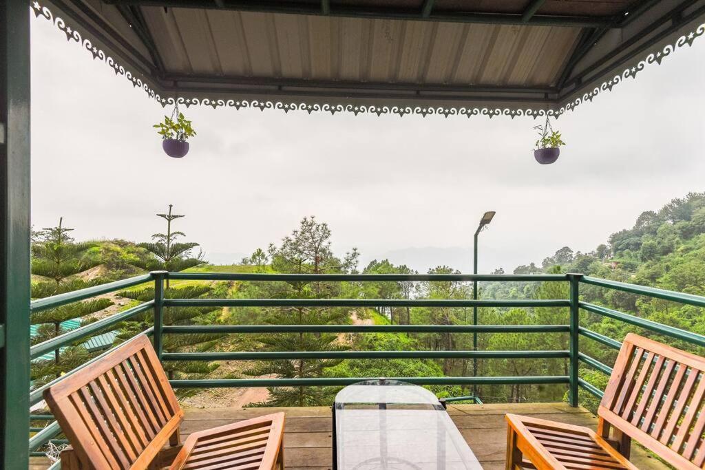 Kasauli Cascade A Cheerfull 4 Bedroom Challet エクステリア 写真