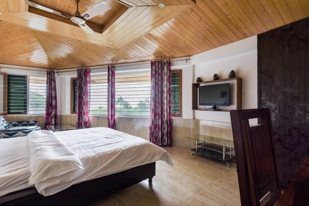 Kasauli Cascade A Cheerfull 4 Bedroom Challet エクステリア 写真