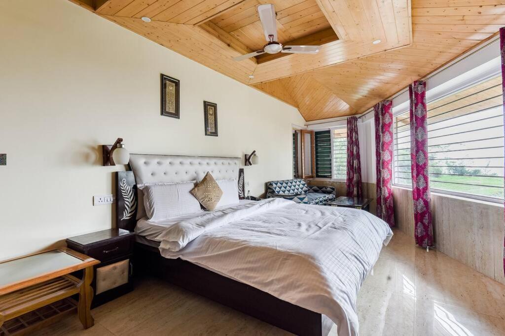 Kasauli Cascade A Cheerfull 4 Bedroom Challet エクステリア 写真